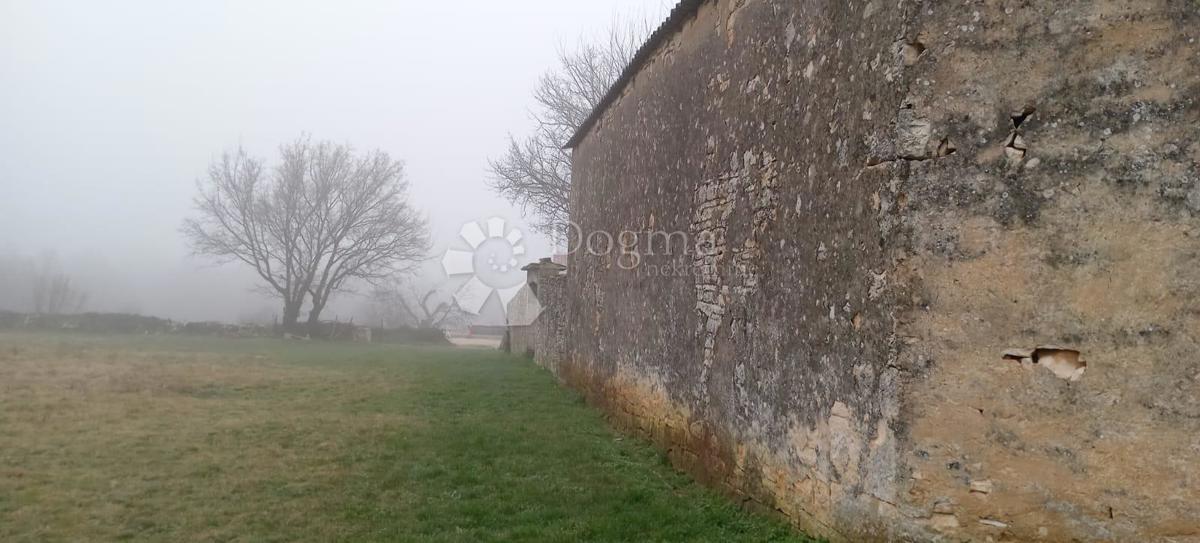 Casa con ampio terreno edificabile