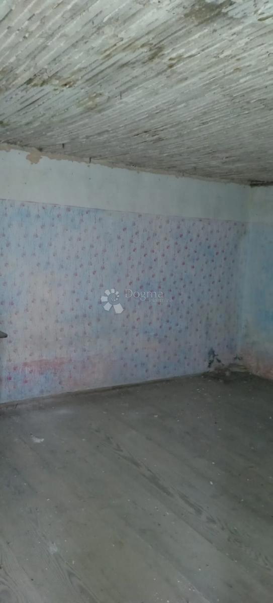 Casa con ampio terreno edificabile