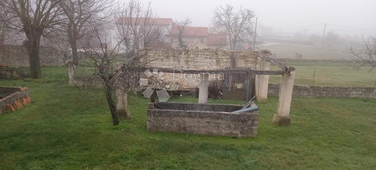 Casa con ampio terreno edificabile