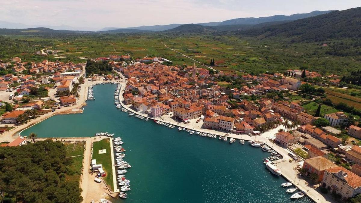 Terreno edificabile Stari Grad, 3.321m2