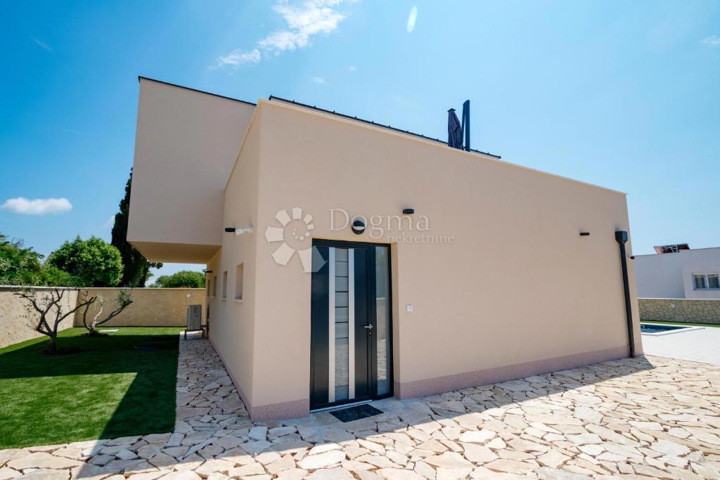Nuova casa di lusso con piscina vicino al centro di Pola