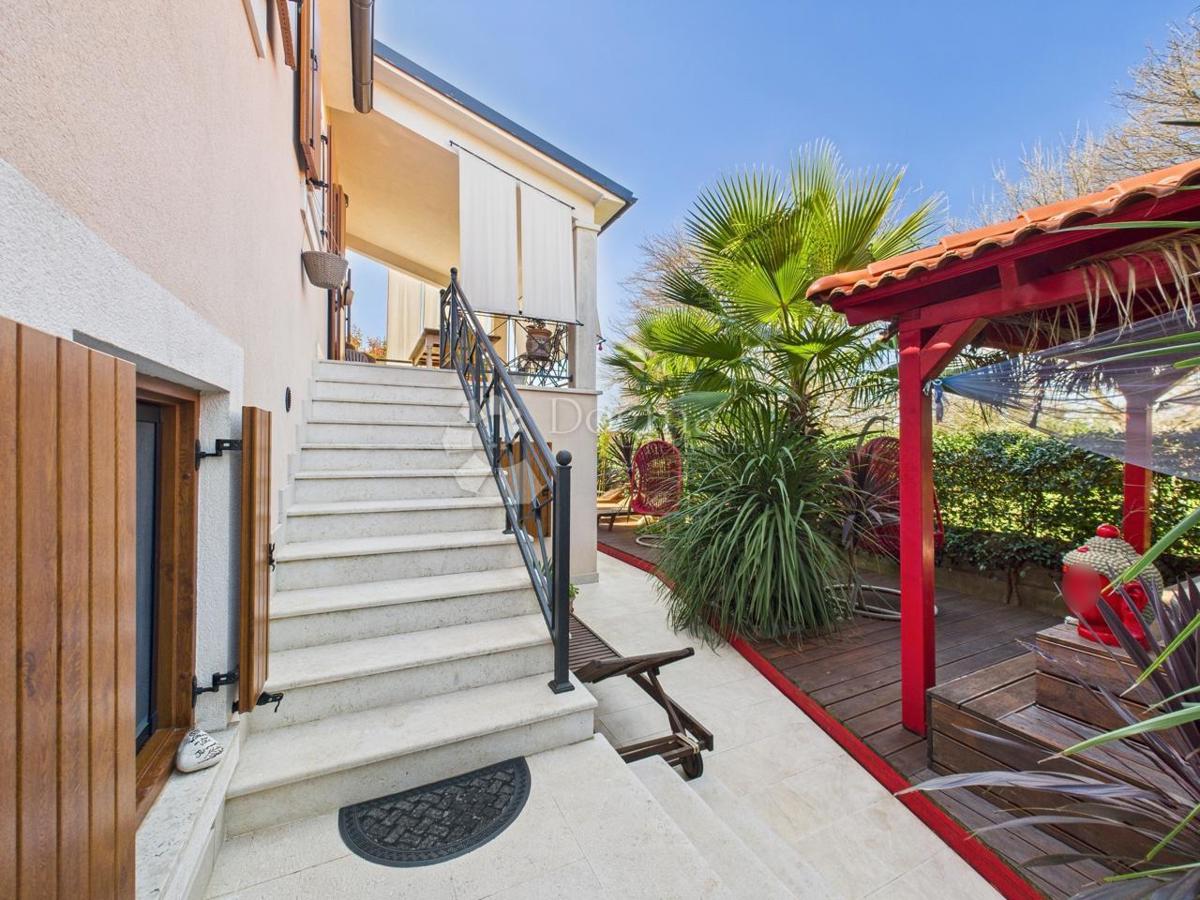 NUOVA CASA CON DUE APPARTAMENTI E JACUZZI - KRNICA