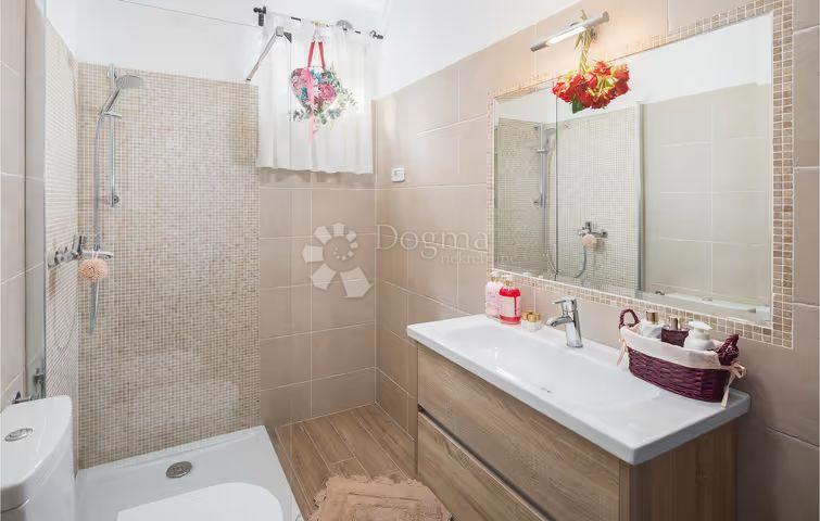 NUOVA CASA CON DUE APPARTAMENTI E JACUZZI - KRNICA