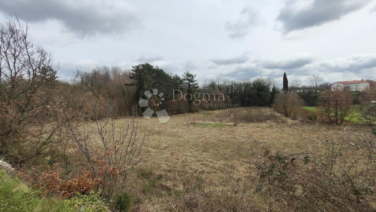 Terreno edificabile Tinjan, 4.557m2