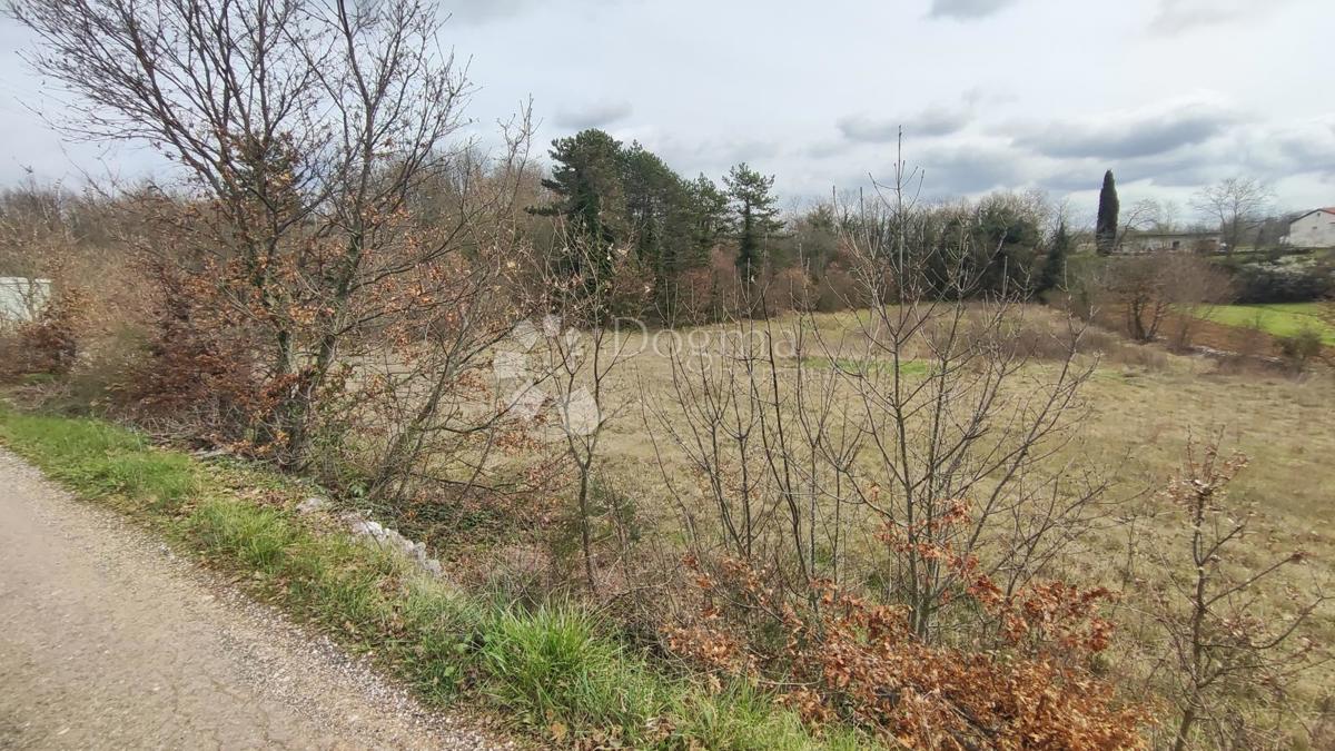 Terreno edificabile Tinjan, 4.557m2