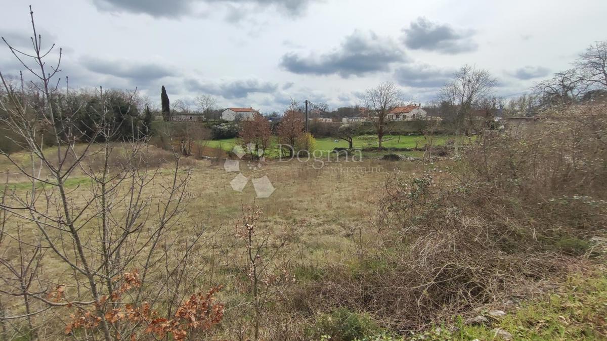 Terreno edificabile Tinjan, 4.557m2