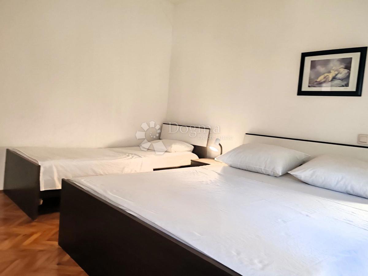 Casa in pietra con 3 appartamenti, a 100m dal mare