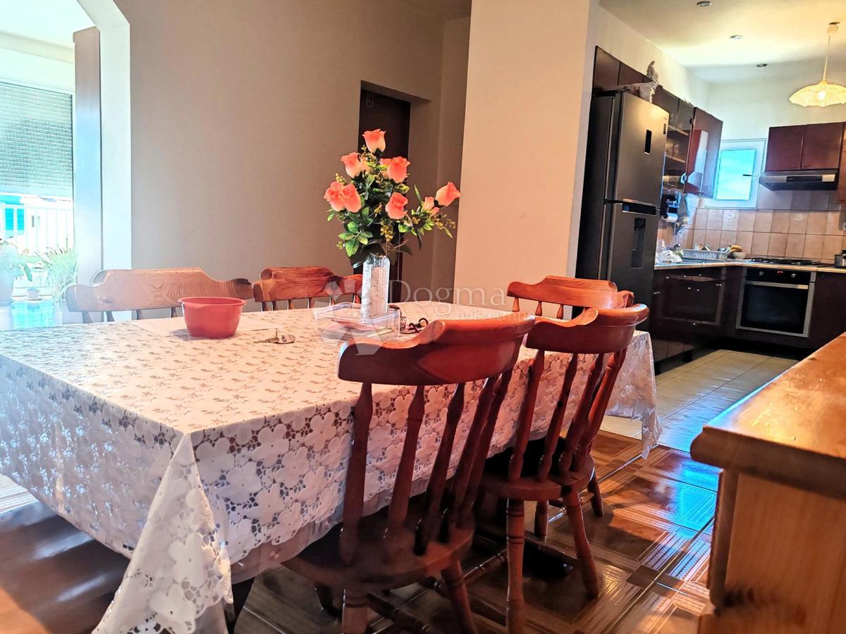 Casa in pietra con 3 appartamenti, a 100m dal mare