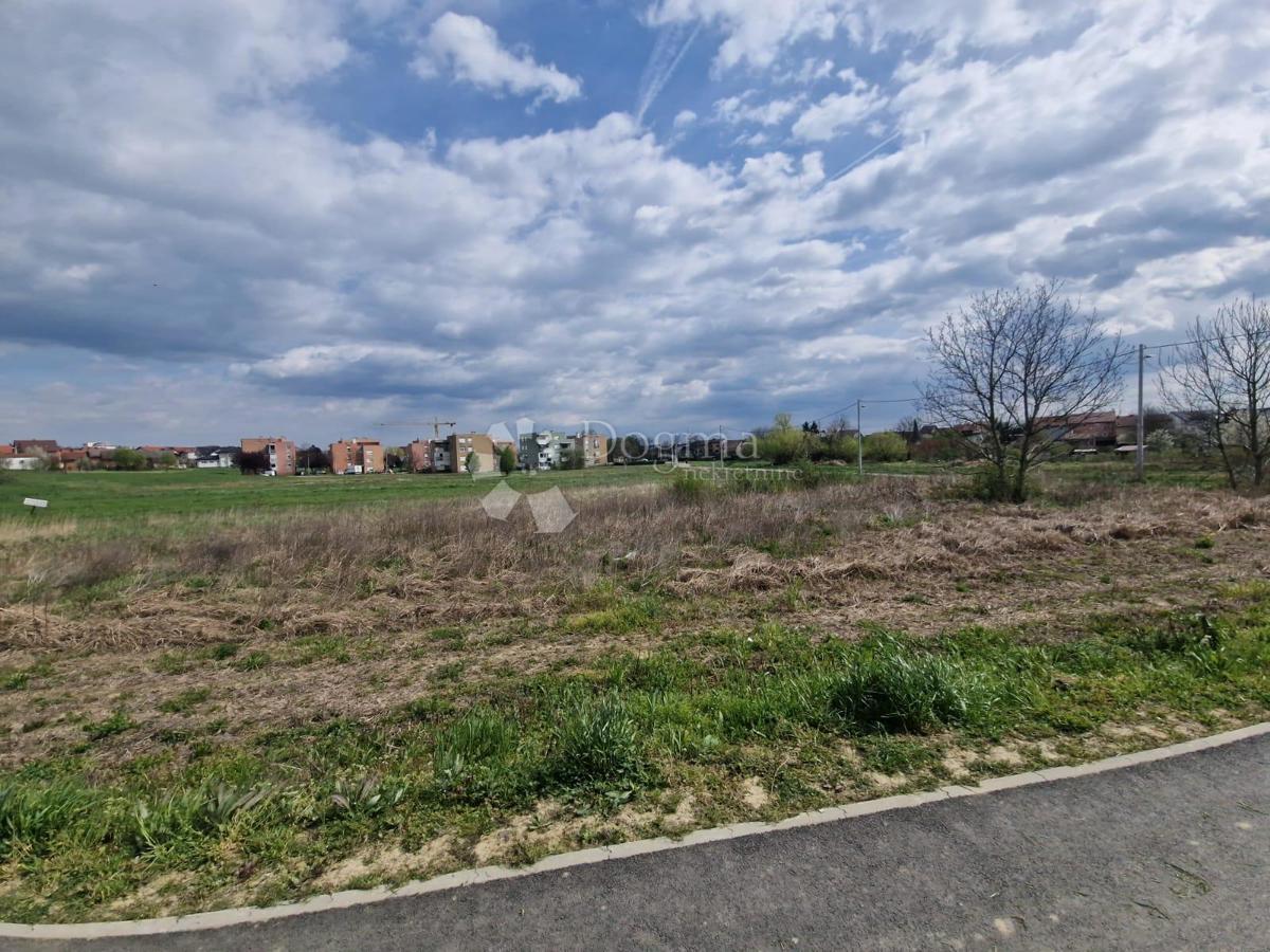Sesvete, 1513m2, zona edificabile – OTTIMA OCCASIONE PER COSTRUIRE