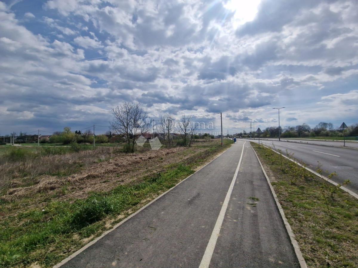 Sesvete, 1513m2, zona edificabile – OTTIMA OCCASIONE PER COSTRUIRE