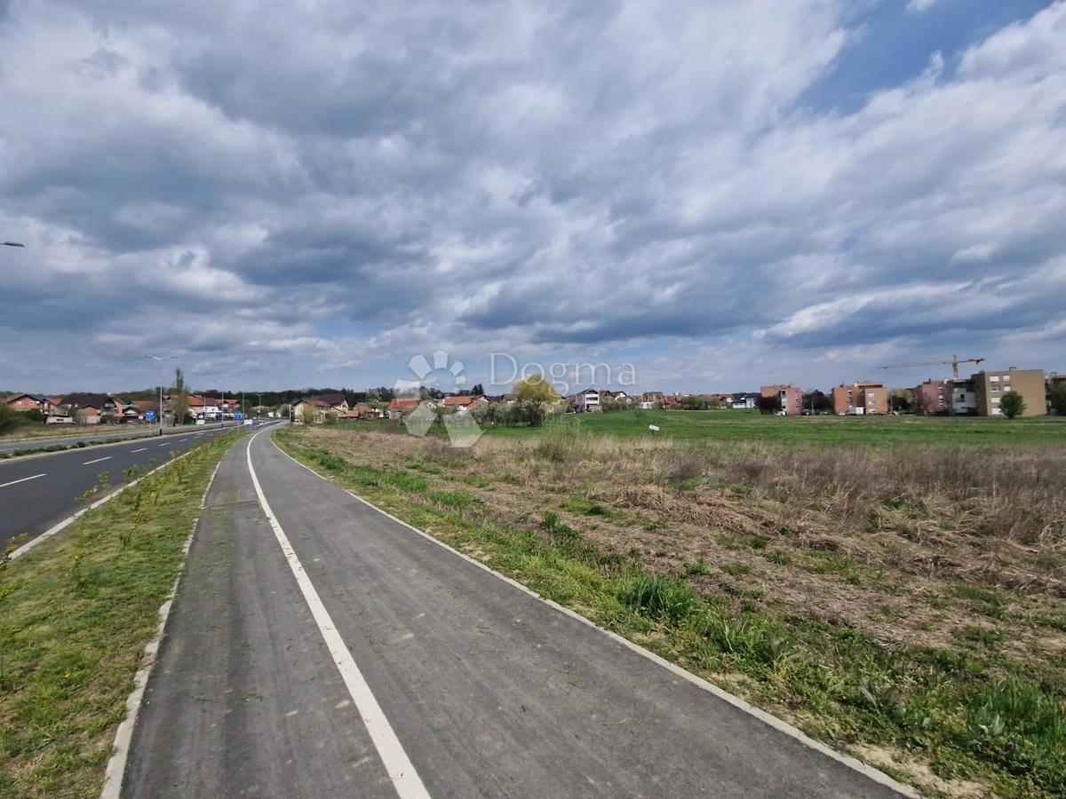 Sesvete, 1513m2, zona edificabile – OTTIMA OCCASIONE PER COSTRUIRE