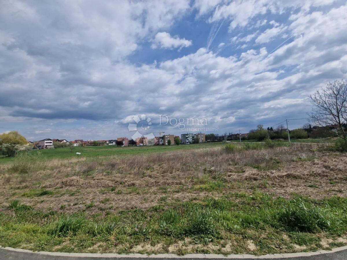 Sesvete, 1513m2, zona edificabile – OTTIMA OCCASIONE PER COSTRUIRE