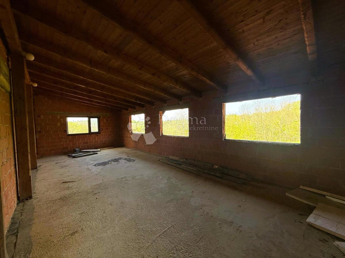 Locale commerciale Banfi, Štrigova, 9.752m2
