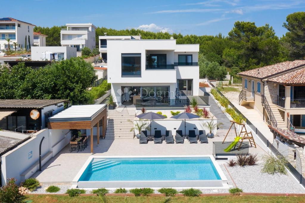 BELLISSIMA VILLA POMER