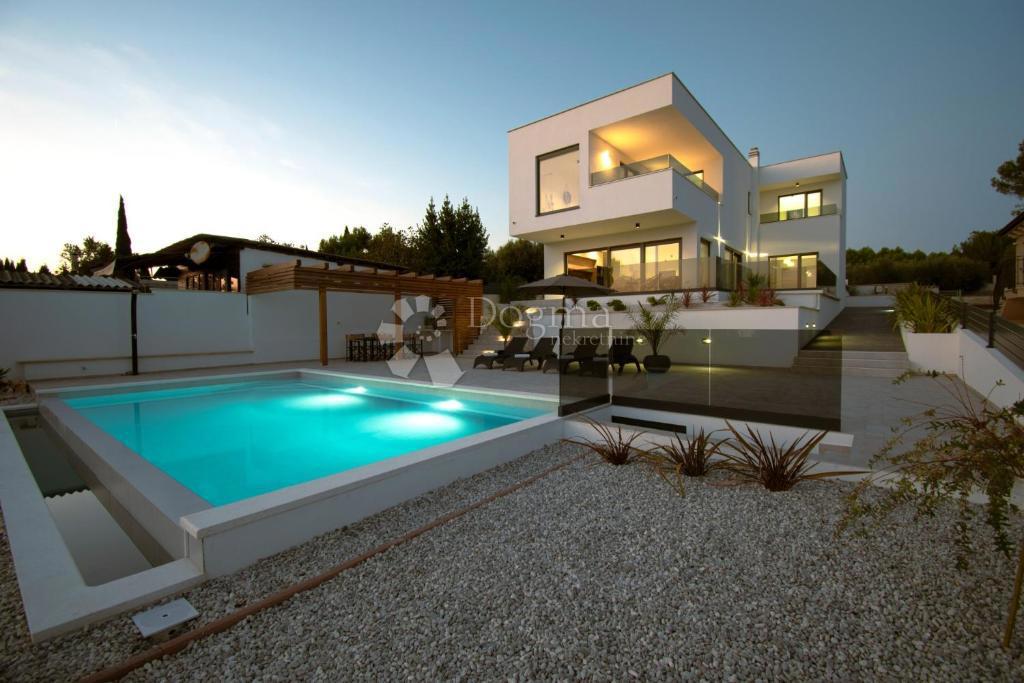 BELLISSIMA VILLA POMER