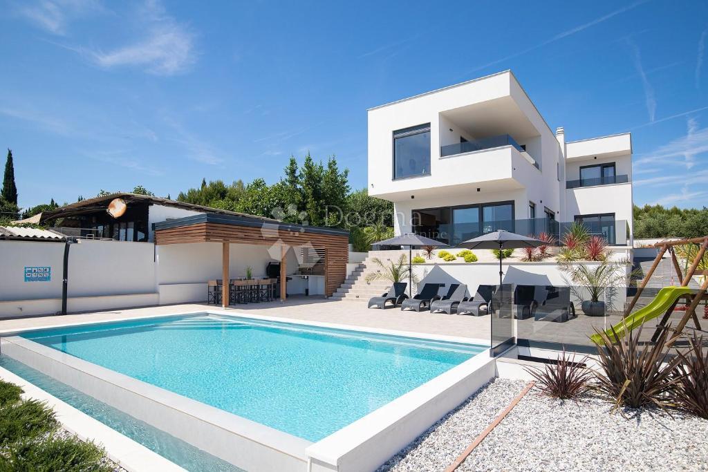 BELLISSIMA VILLA POMER