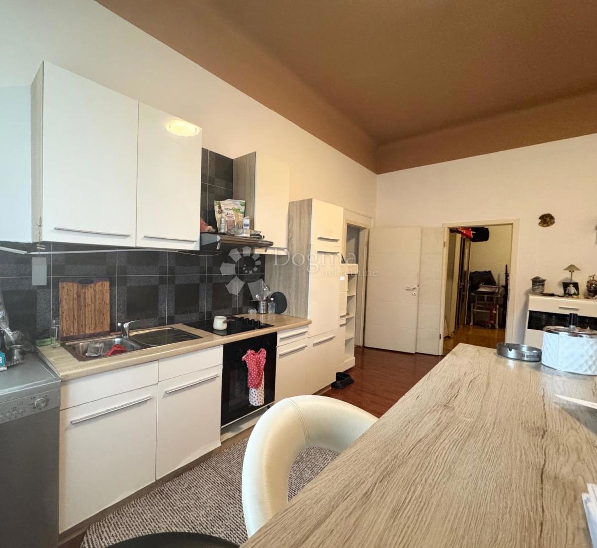 Allogio Centar, Rijeka, 78,49m2