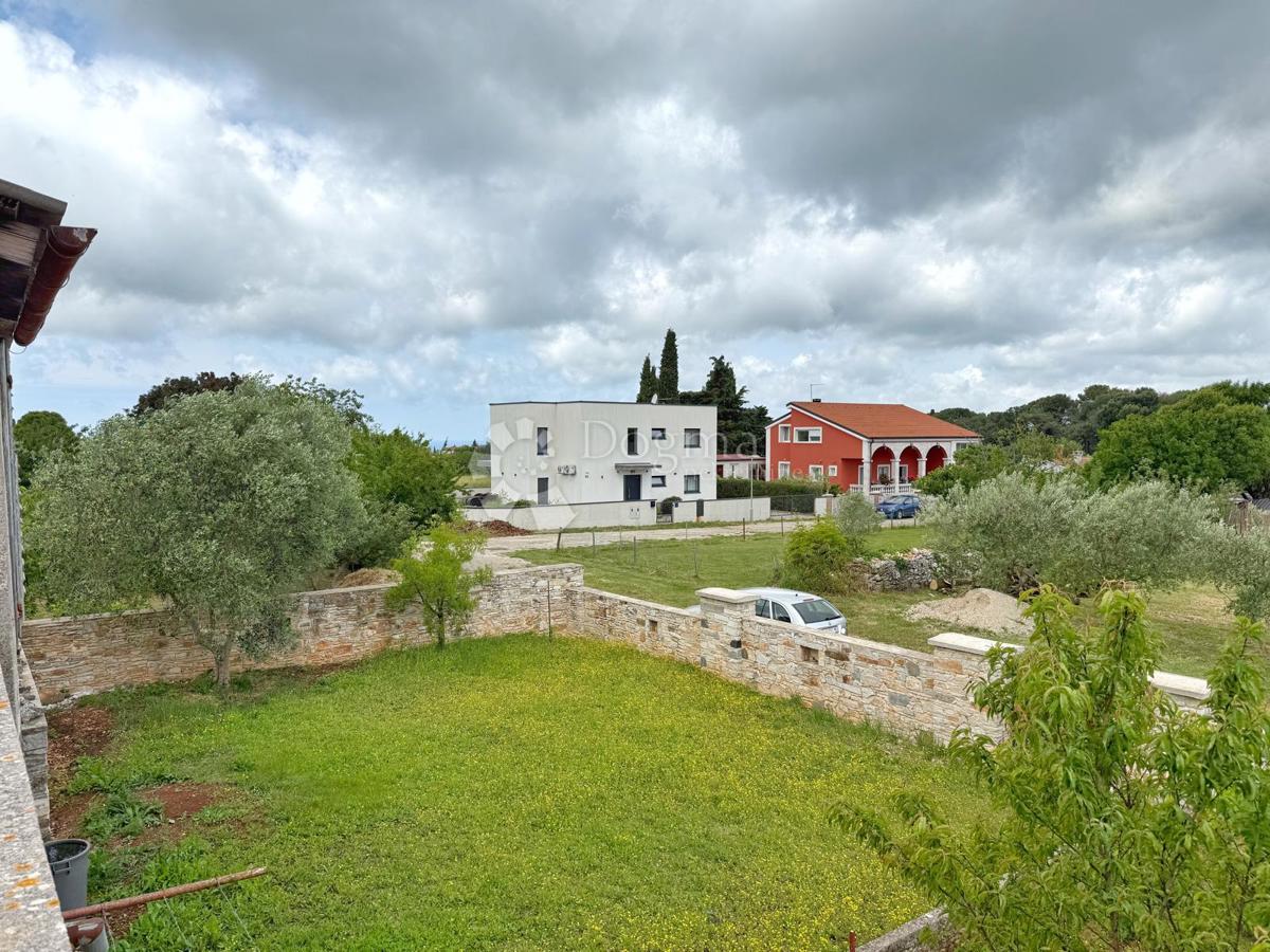 OCCASIONE - CASA DA RISTRUTTURARE CON GIARDINO NEL CENTRO DI VODNJAN