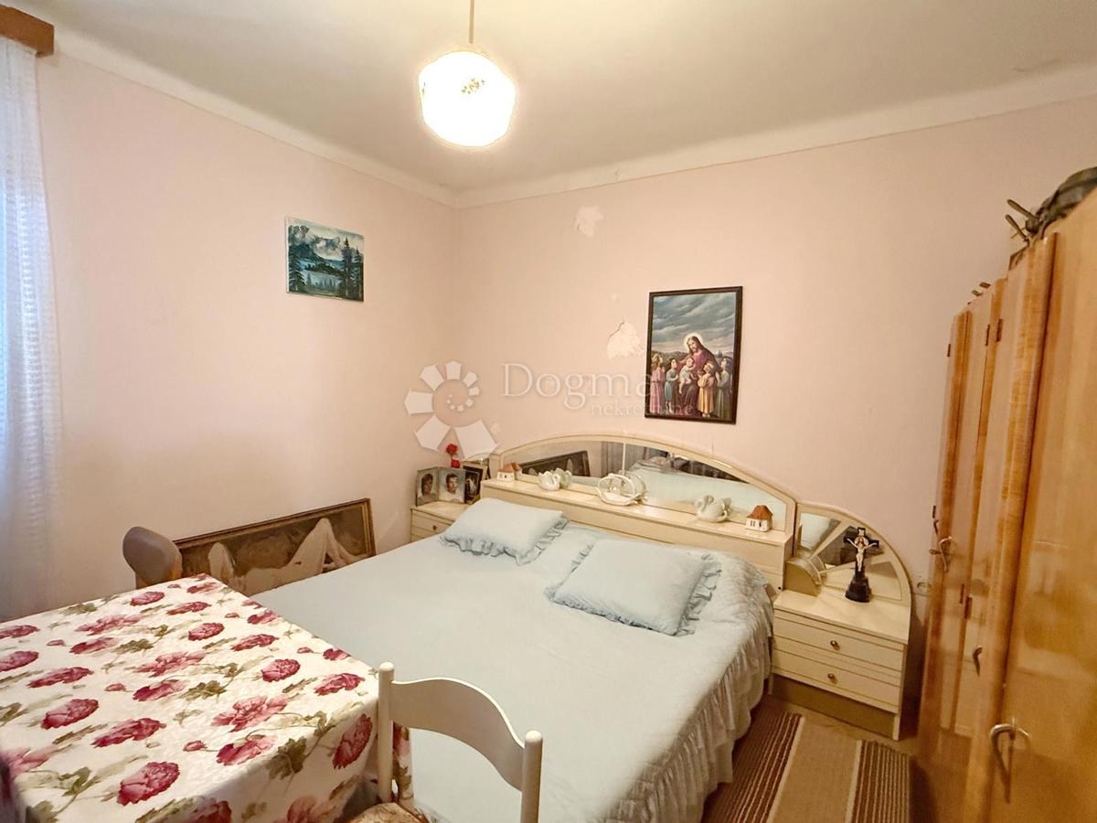 OCCASIONE - CASA DA RISTRUTTURARE CON GIARDINO NEL CENTRO DI VODNJAN