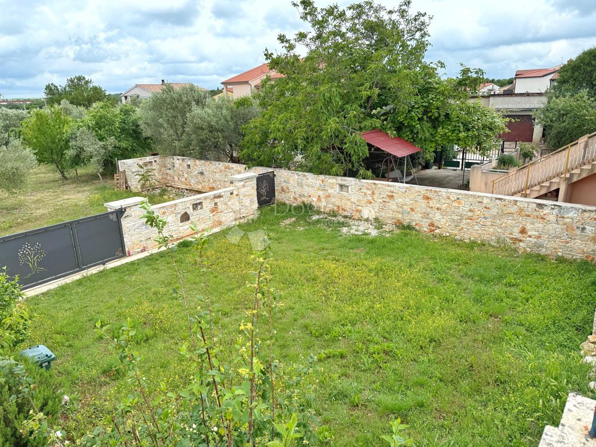 OCCASIONE - CASA DA RISTRUTTURARE CON GIARDINO NEL CENTRO DI VODNJAN