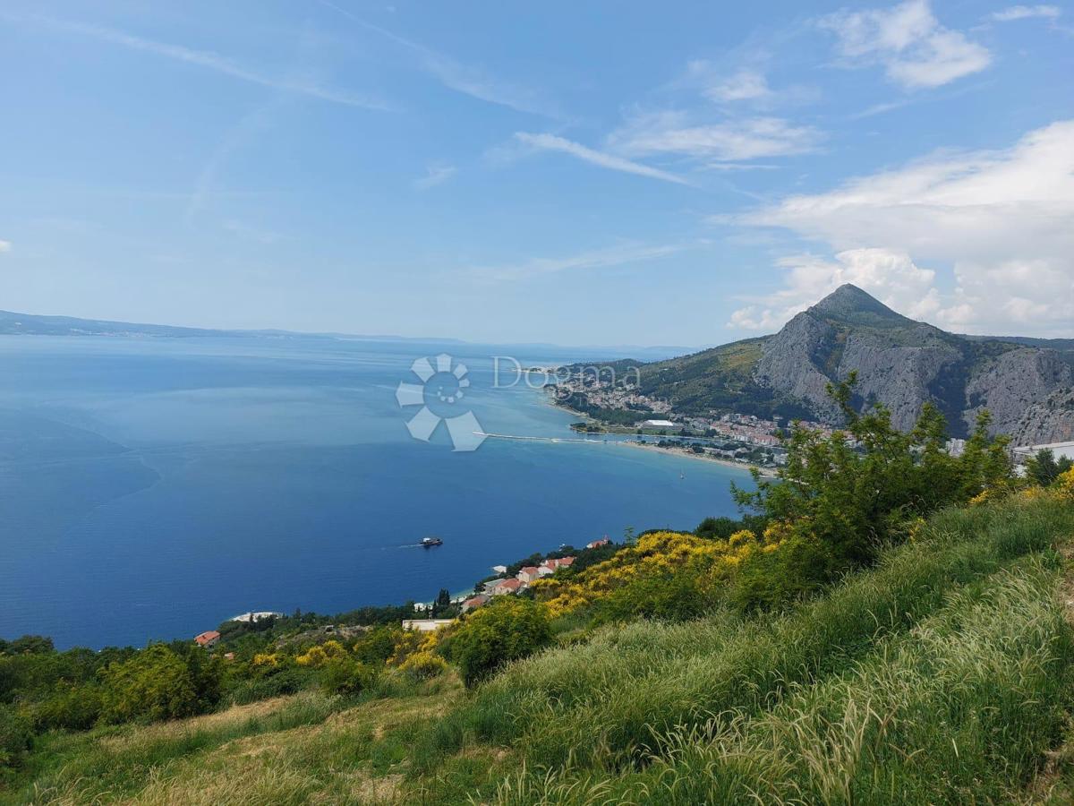 Terreno edificabile Omiš, 1.611m2