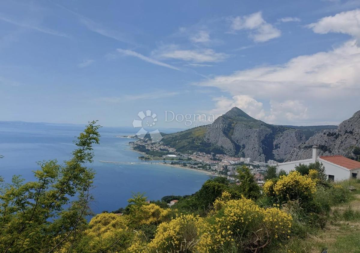 Terreno edificabile Omiš, 1.611m2
