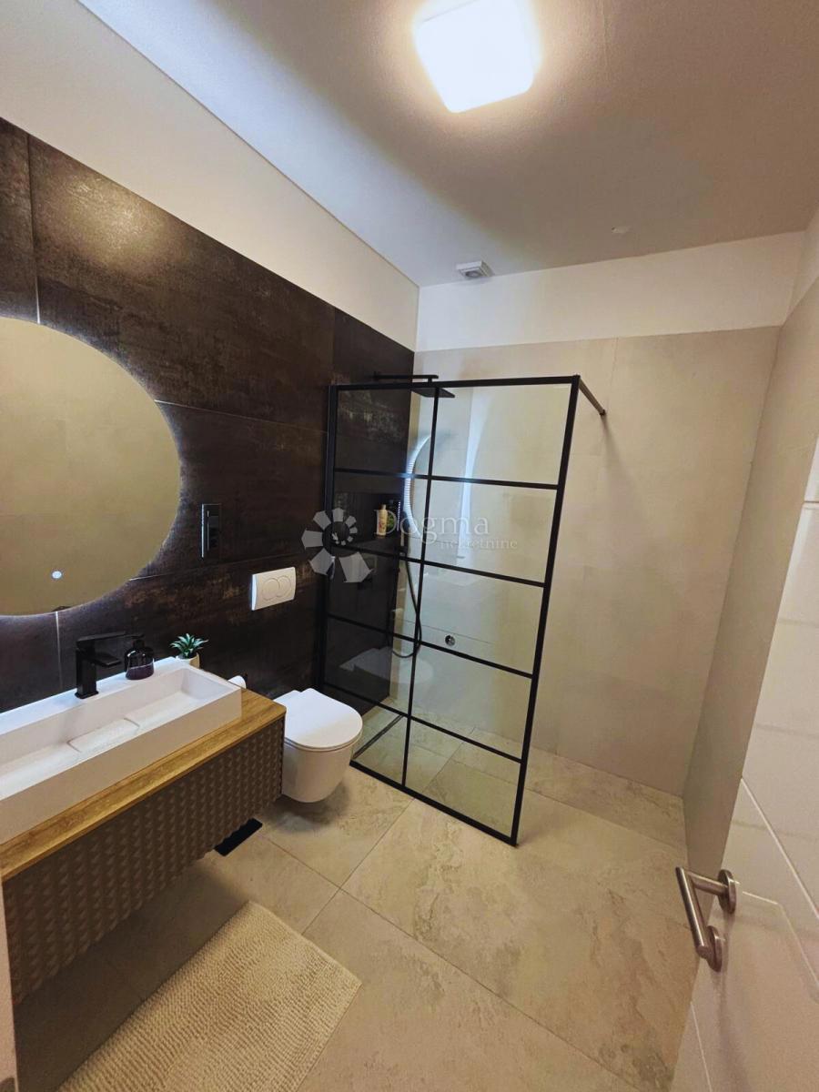 Opportunità d’investimento a Žnjan – 119 m², Due Appartamenti in Uno, Due Posti Auto