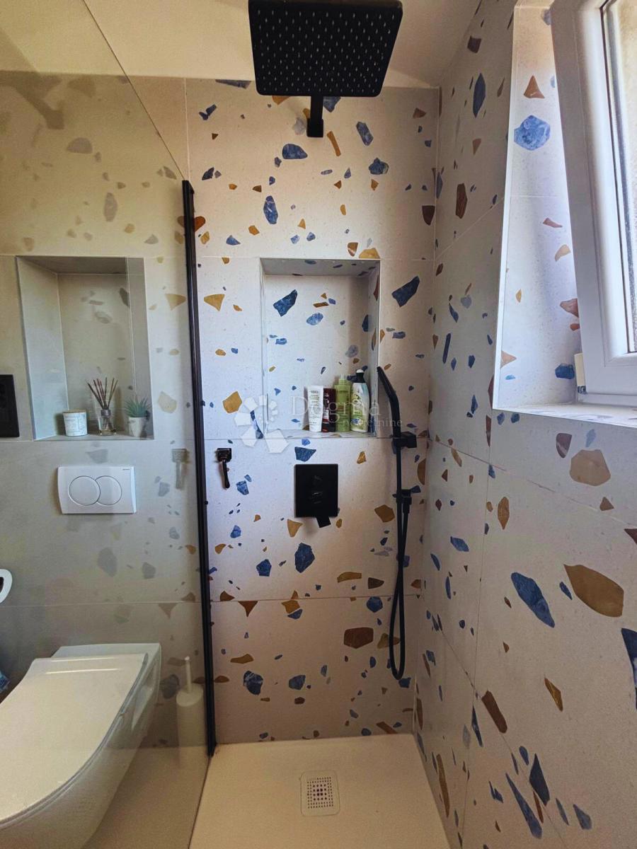 Opportunità d’investimento a Žnjan – 119 m², Due Appartamenti in Uno, Due Posti Auto