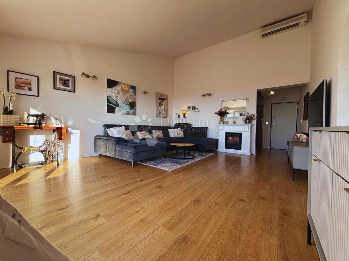 Opportunità d’investimento a Žnjan – 119 m², Due Appartamenti in Uno, Due Posti Auto