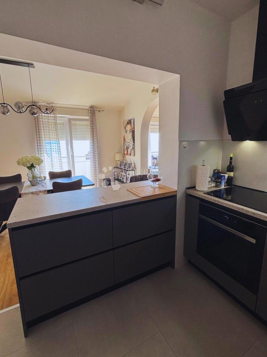 Opportunità d’investimento a Žnjan – 119 m², Due Appartamenti in Uno, Due Posti Auto