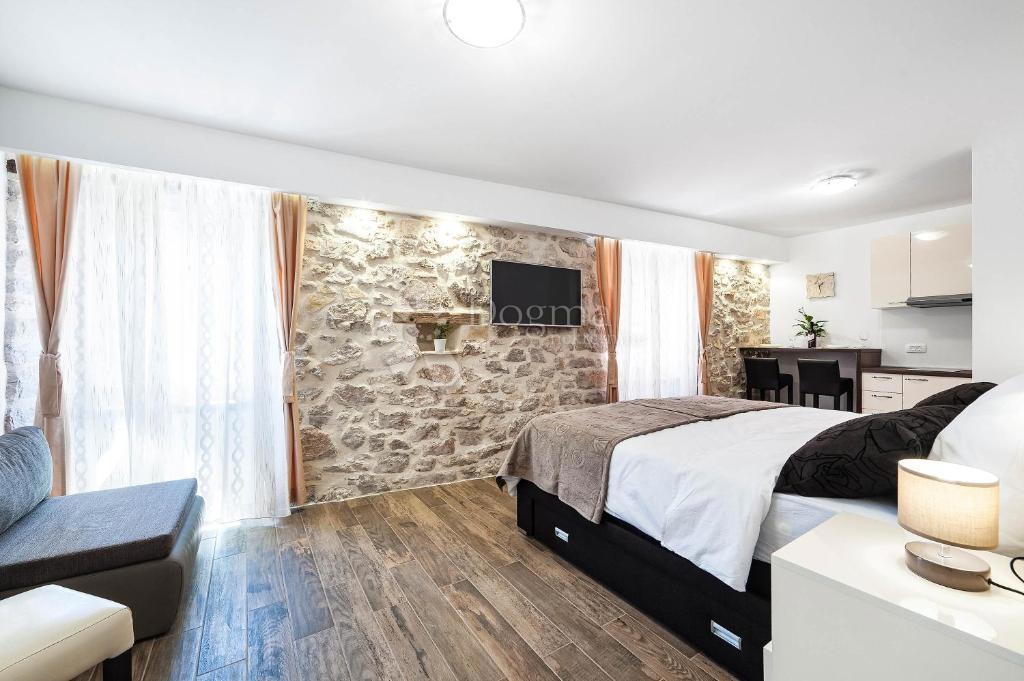 Appartamento Ristrutturato di Lusso di 114 m² in Vendita nel Cuore di Sebenico – Ideale per Affitto Turistico!