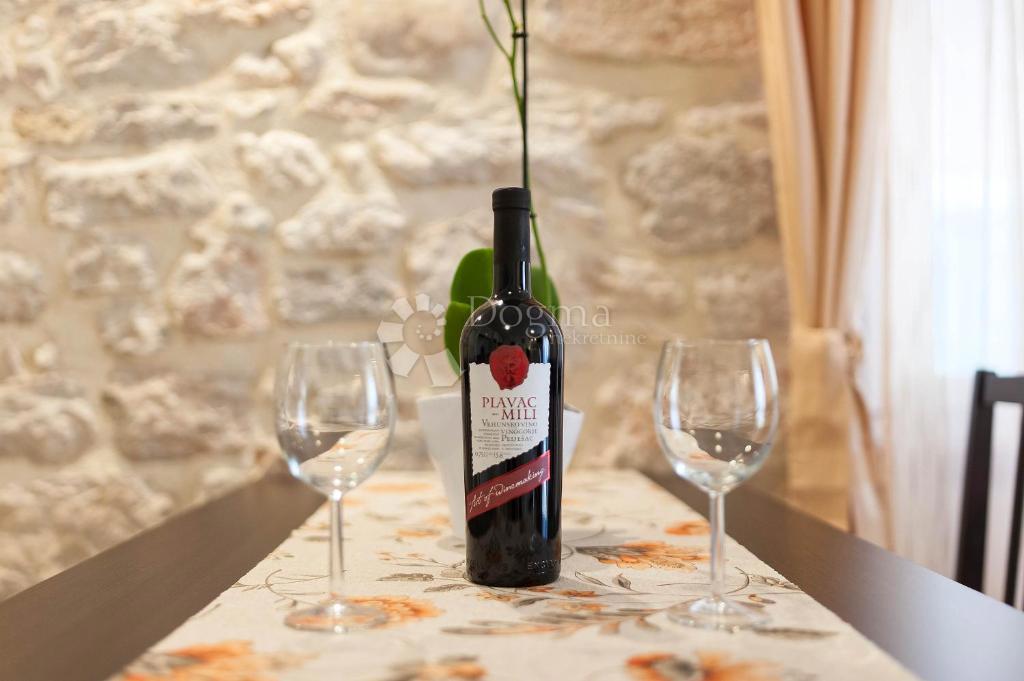 Appartamento Ristrutturato di Lusso di 114 m² in Vendita nel Cuore di Sebenico – Ideale per Affitto Turistico!