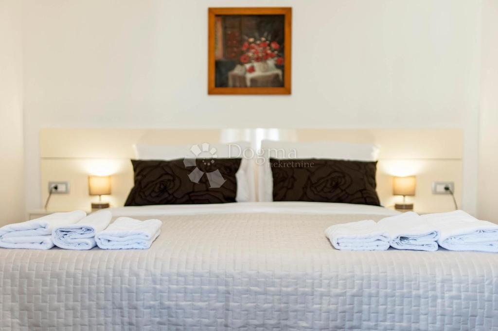 Appartamento Ristrutturato di Lusso di 114 m² in Vendita nel Cuore di Sebenico – Ideale per Affitto Turistico!