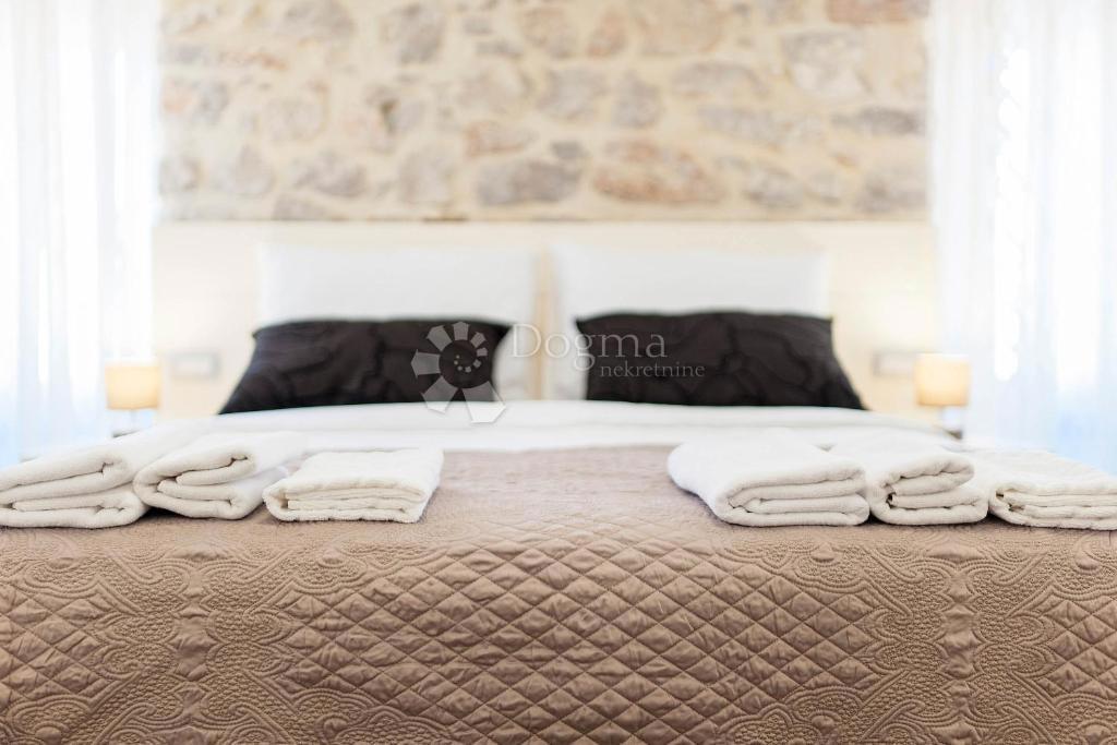Appartamento Ristrutturato di Lusso di 114 m² in Vendita nel Cuore di Sebenico – Ideale per Affitto Turistico!