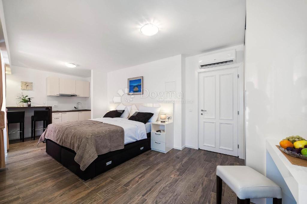 Appartamento Ristrutturato di Lusso di 114 m² in Vendita nel Cuore di Sebenico – Ideale per Affitto Turistico!