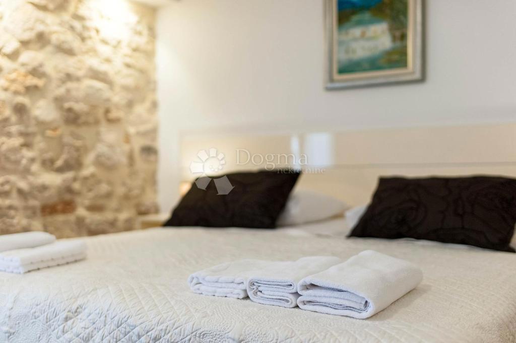 Appartamento Ristrutturato di Lusso di 114 m² in Vendita nel Cuore di Sebenico – Ideale per Affitto Turistico!