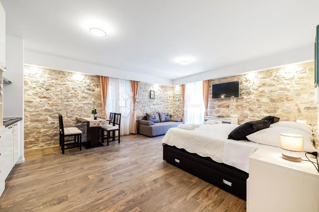 Appartamento Ristrutturato di Lusso di 114 m² in Vendita nel Cuore di Sebenico – Ideale per Affitto Turistico!