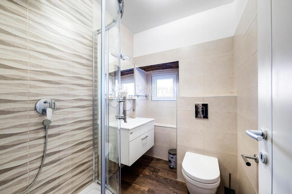 Appartamento Ristrutturato di Lusso di 114 m² in Vendita nel Cuore di Sebenico – Ideale per Affitto Turistico!
