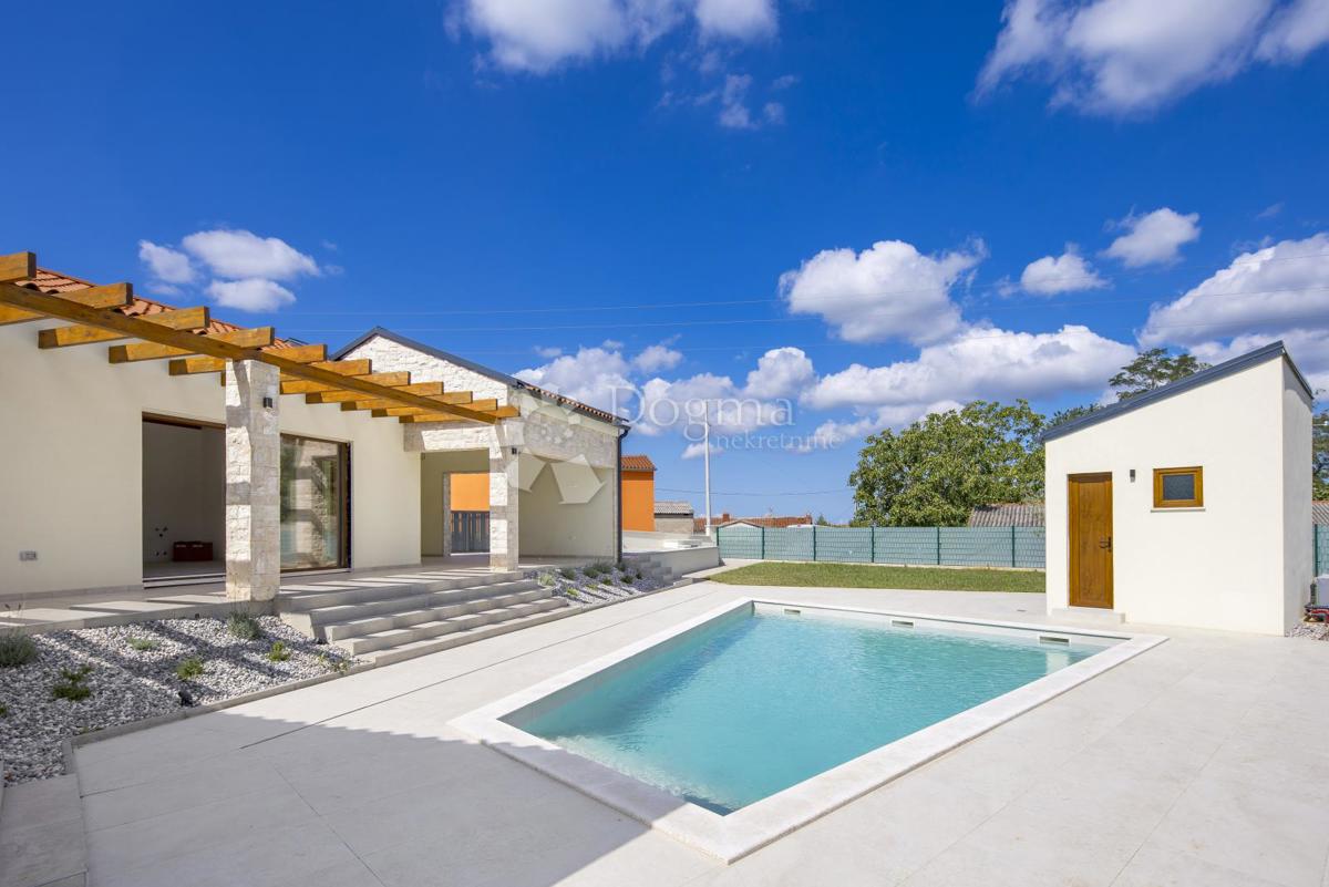 BELLA CASA FAMILIARE CON PISCINA NELL'ISTRIA CENTRALE