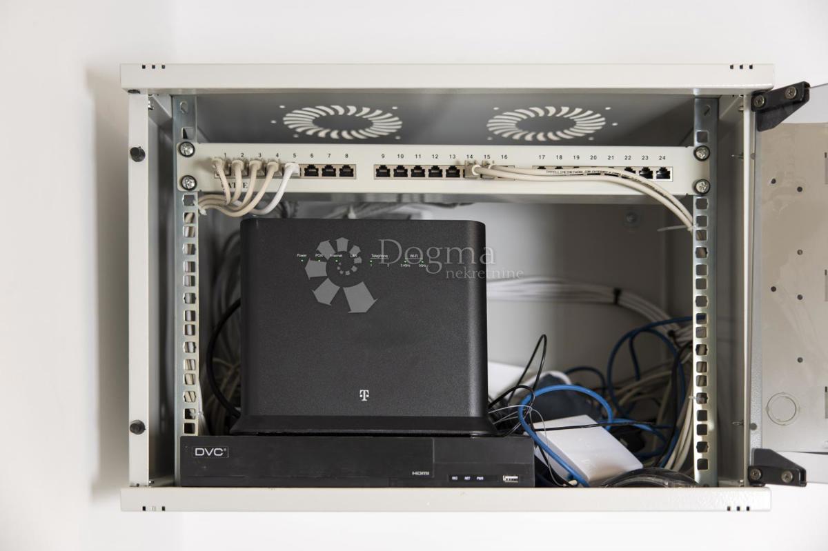 BELLA CASA FAMILIARE CON PISCINA NELL'ISTRIA CENTRALE