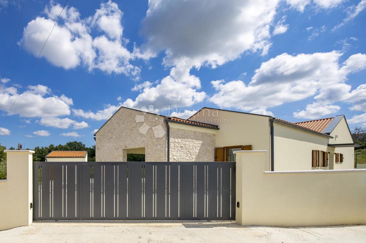 BELLA CASA FAMILIARE CON PISCINA NELL'ISTRIA CENTRALE