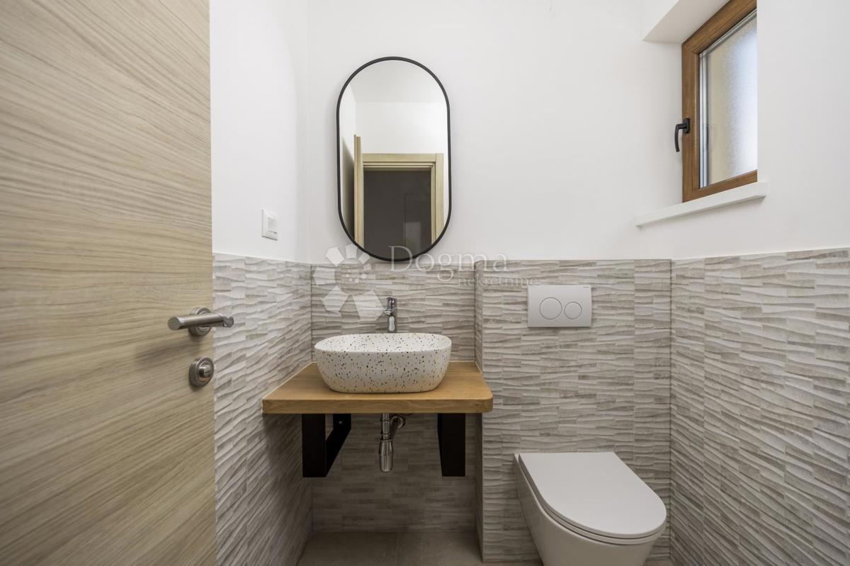 BELLA CASA FAMILIARE CON PISCINA NELL'ISTRIA CENTRALE