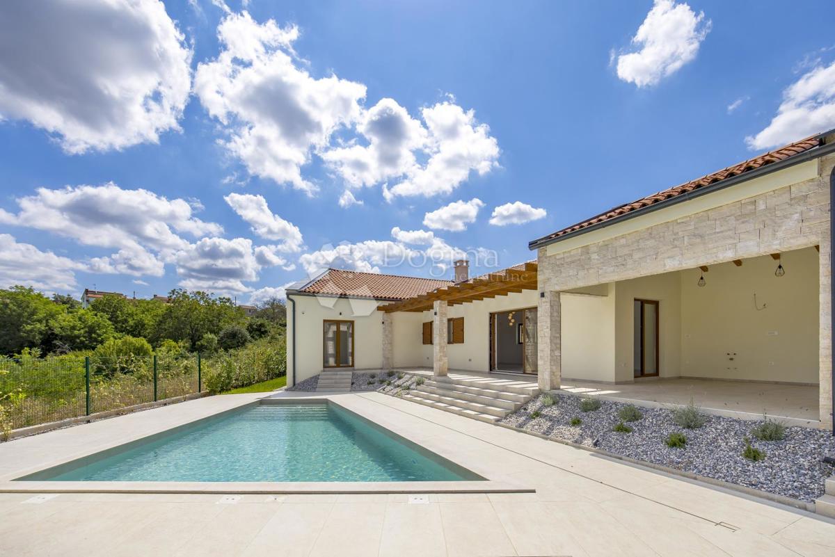 BELLA CASA FAMILIARE CON PISCINA NELL'ISTRIA CENTRALE