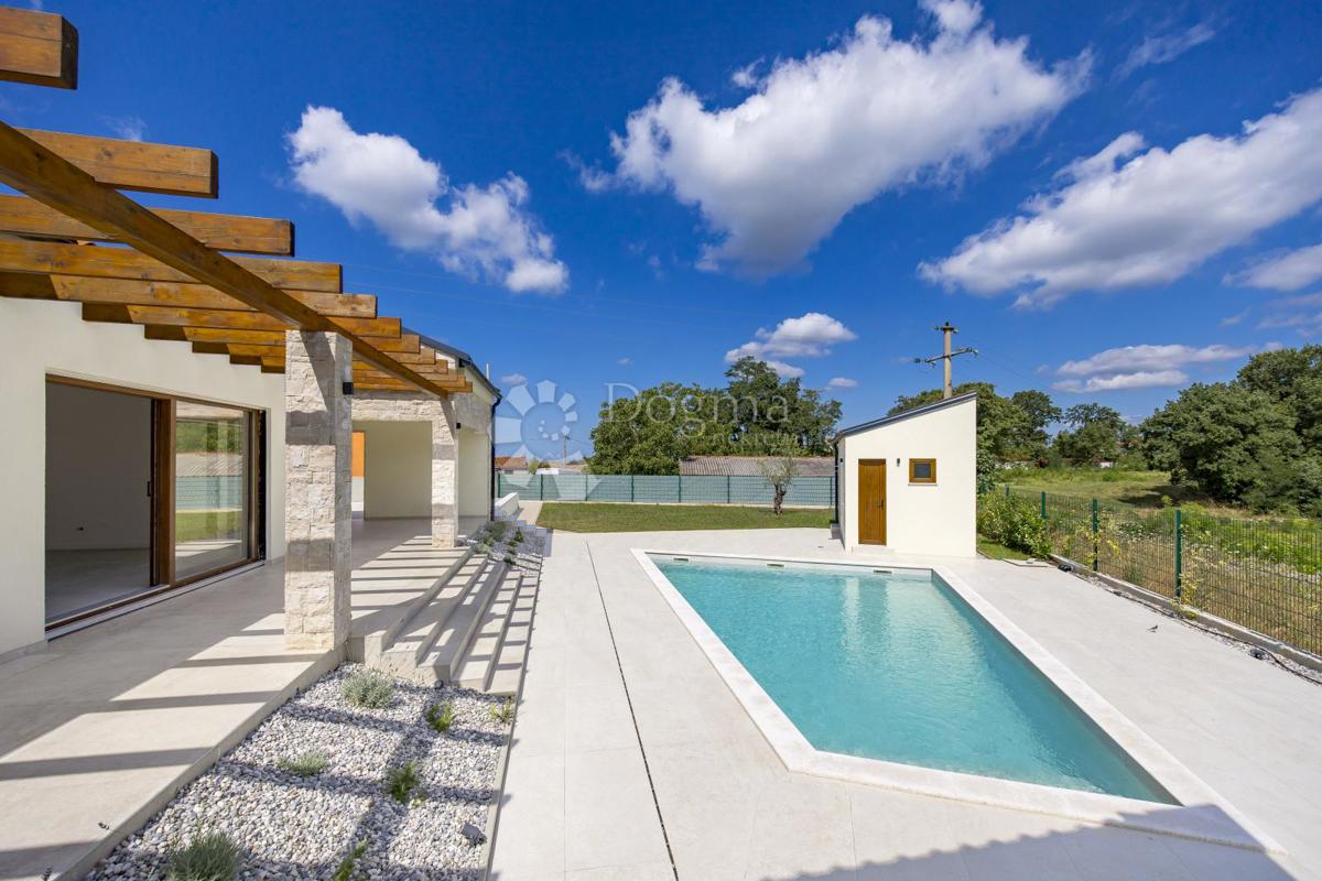 BELLA CASA FAMILIARE CON PISCINA NELL'ISTRIA CENTRALE