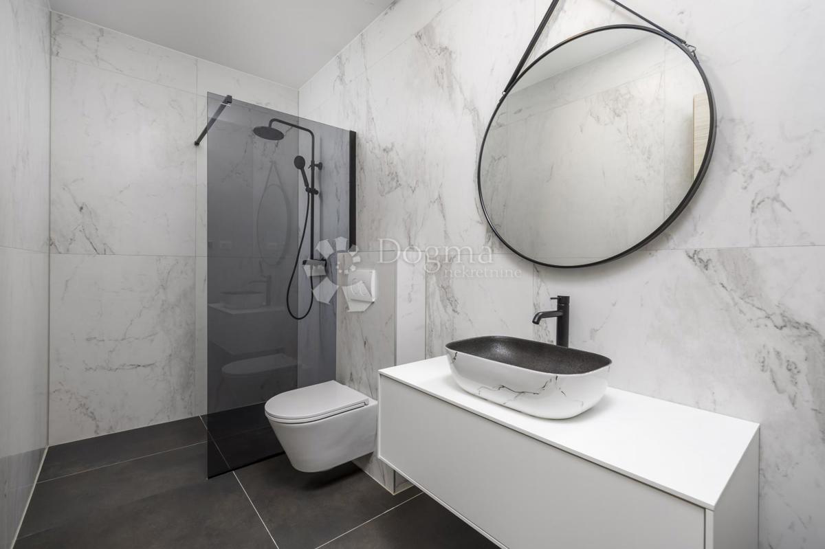 BELLA CASA FAMILIARE CON PISCINA NELL'ISTRIA CENTRALE