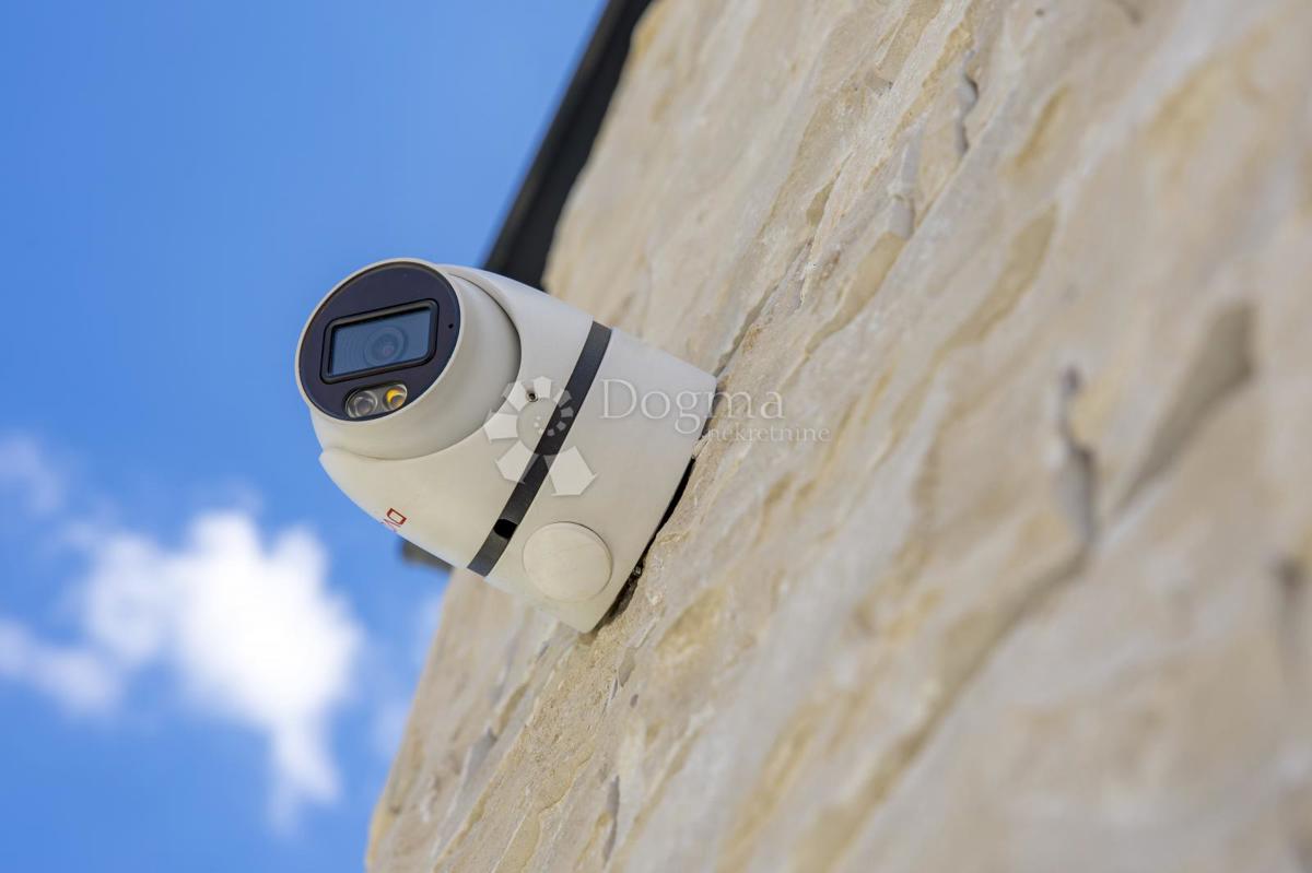 BELLA CASA FAMILIARE CON PISCINA NELL'ISTRIA CENTRALE