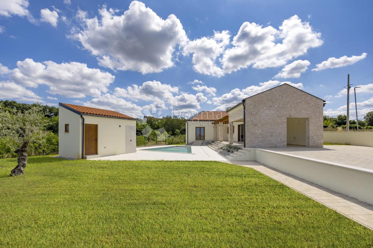 BELLA CASA FAMILIARE CON PISCINA NELL'ISTRIA CENTRALE