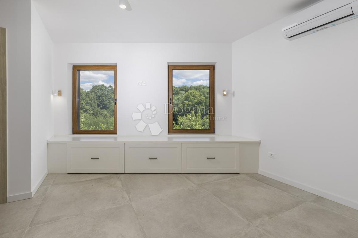 BELLA CASA FAMILIARE CON PISCINA NELL'ISTRIA CENTRALE