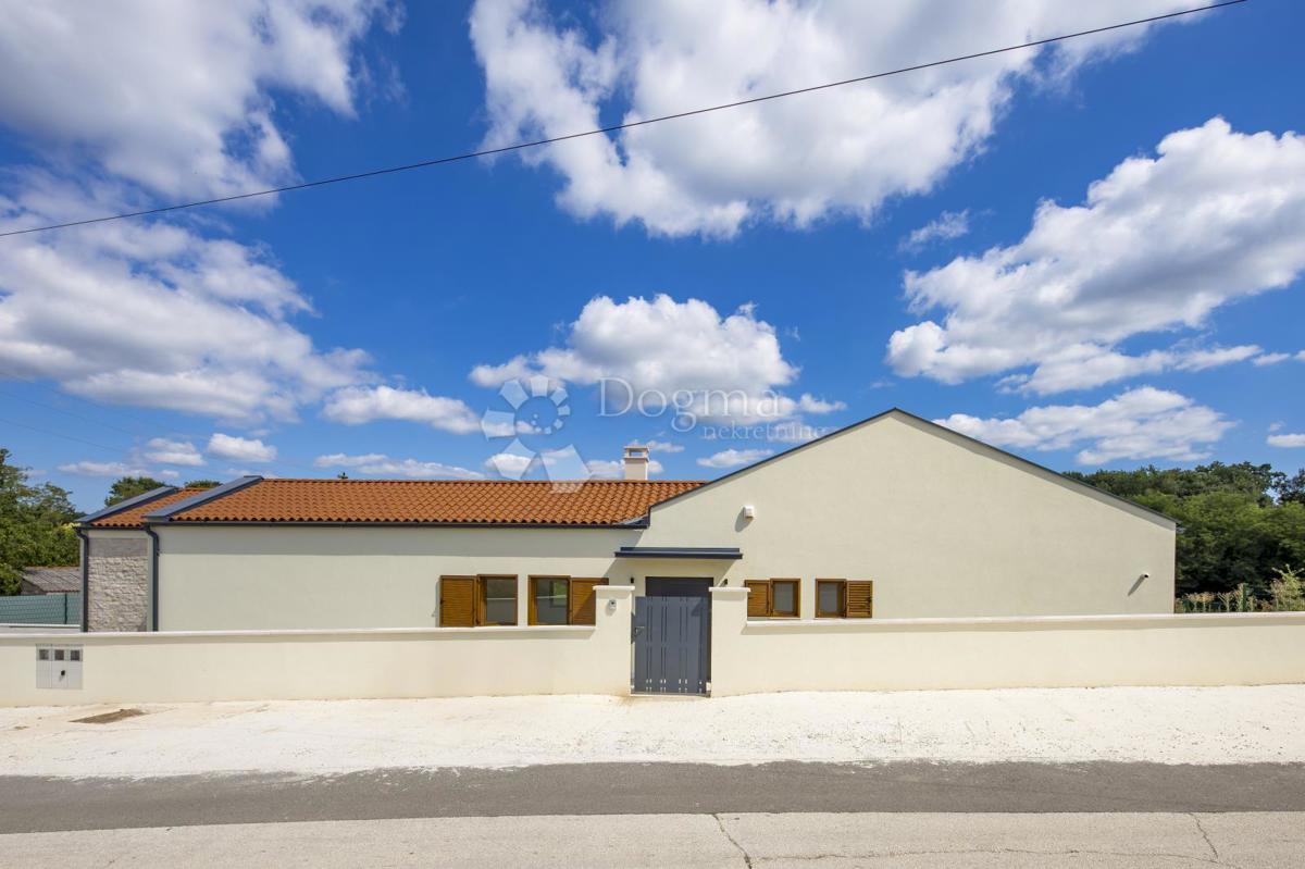 BELLA CASA FAMILIARE CON PISCINA NELL'ISTRIA CENTRALE