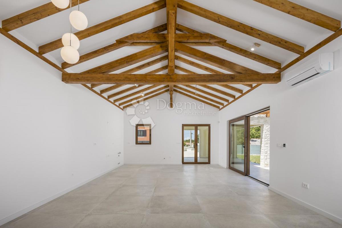 BELLA CASA FAMILIARE CON PISCINA NELL'ISTRIA CENTRALE